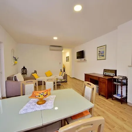 Vila Granny Nevenka Near Makarska