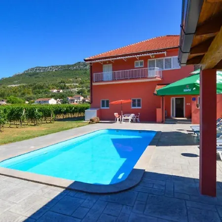 Vila Granny Nevenka Near Makarska *